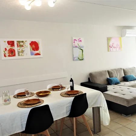 Les Grandes Bleues 2-5 By Interhome *