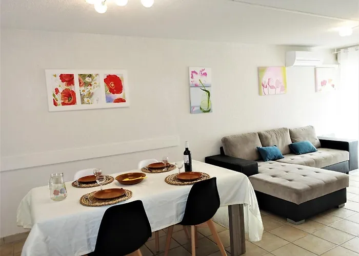 Les Grandes Bleues 2-5 By Interhome *